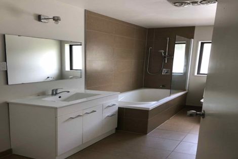 Photo of property in 46b Brains Road, Kelston, Auckland, 0602