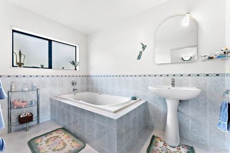 Photo of property in 16 Sunny Crescent, Huapai, Kumeu, 0810