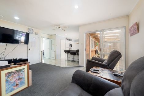 Photo of property in 3 Simon Owen Place, Golflands, Auckland, 2013