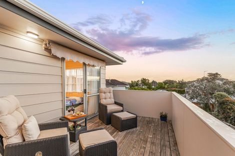 Photo of property in 1/11 Delisle Place, Windsor Park, Auckland, 0632