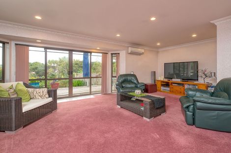 Photo of property in 16 Waimarino Road, Weymouth, Auckland, 2103