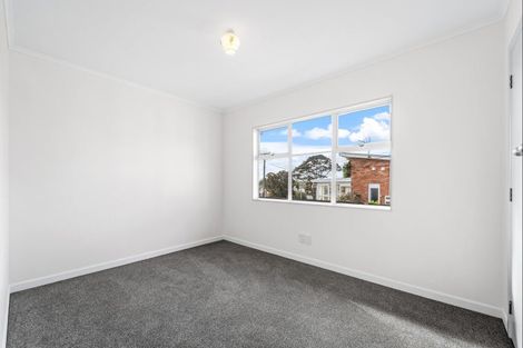 Photo of property in 35 Eastglen Road, Glen Eden, Auckland, 0602