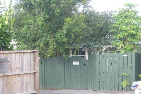 Photo of property in 1/8 Clare Place, Glenfield, Auckland, 0629