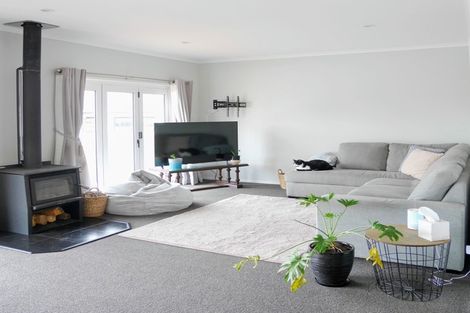 Photo of property in 8 Ngarue Place, Waitara, 4320