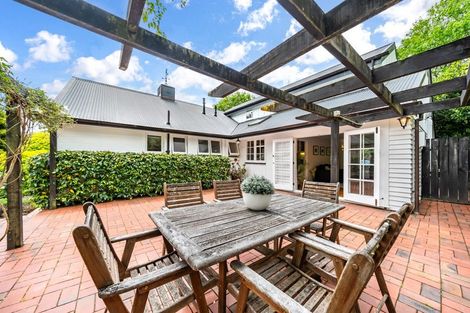 Photo of property in 88 Pinehaven Road, Pinehaven, Upper Hutt, 5019