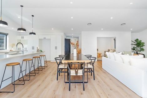 Photo of property in 18 Awatea Drive, Whitianga, 3510