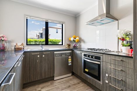 Photo of property in 24 Tutuwhatu Crescent, Weymouth, Auckland, 2103