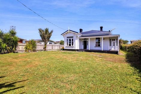 Photo of property in 211 South Road, Hawera, 4610