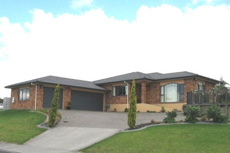 Photo of property in 16 Jadewynn Drive, Massey, Auckland, 0614