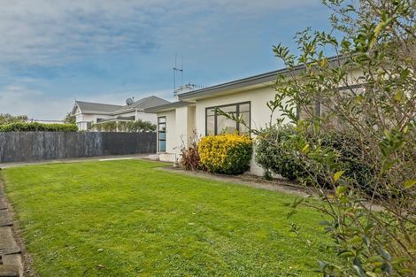 Photo of property in 51 Wood Street, Takaro, Palmerston North, 4410