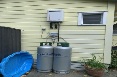 Photo of property in 1 Frood Street, Bulls, 4818