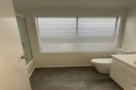 Photo of property in 2/6 Clare Place, Glenfield, Auckland, 0629