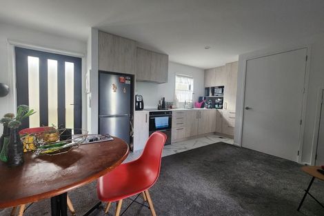 Photo of property in 52d Vodanovich Road, Te Atatu South, Auckland, 0610