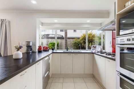 Photo of property in 94 Longford Park Drive, Takanini, 2112