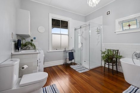 Photo of property in 89 Bridge Street, Bulls, 4818