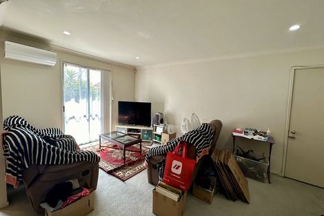 Photo of property in 21 Lucienne Drive, Ranui, Auckland, 0612