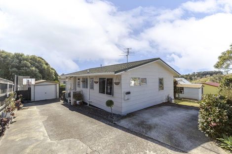 Photo of property in 35 Riversdale Drive, Merrilands, New Plymouth, 4312