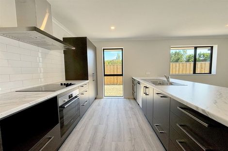 Photo of property in 35 Applegrove Crescent, Belfast, Christchurch, 8051