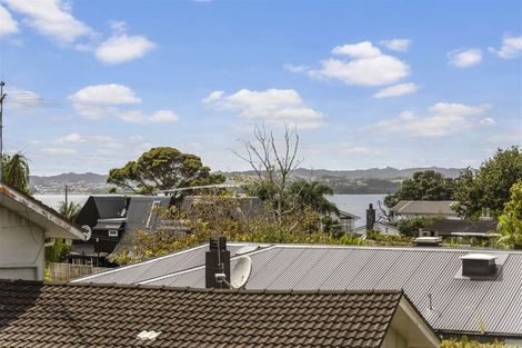 Photo of property in 76 Marine Parade, Mellons Bay, Auckland, 2014