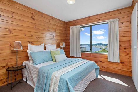 Photo of property in 1/3 Jumento Place, Unsworth Heights, Auckland, 0632