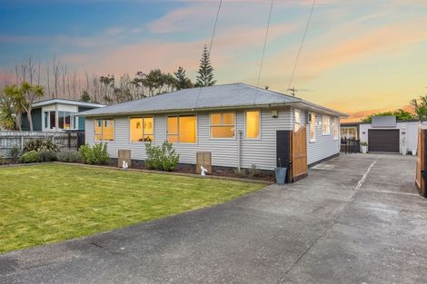 Photo of property in 23 Paekakariki Hill Road, Pauatahanui, Porirua, 5381