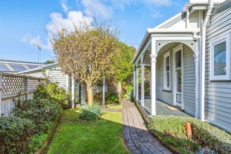 Photo of property in 1 Hunter Street, Hawera, 4610