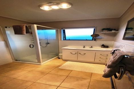 Photo of property in 2/14 Knott Road, Stanmore Bay, Whangaparaoa, 0932