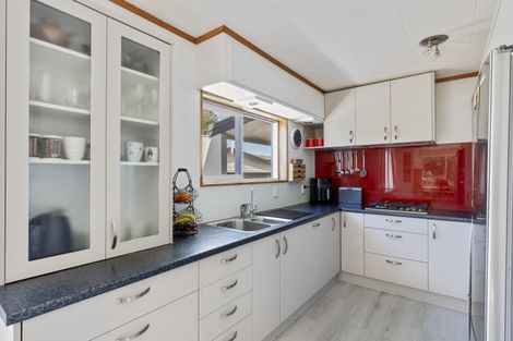 Photo of property in 10 Elder Grove, Whalers Gate, New Plymouth, 4310