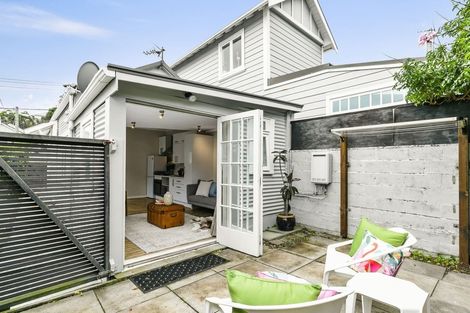 Photo of property in 96 Elizabeth Street, Mount Victoria, Wellington, 6011