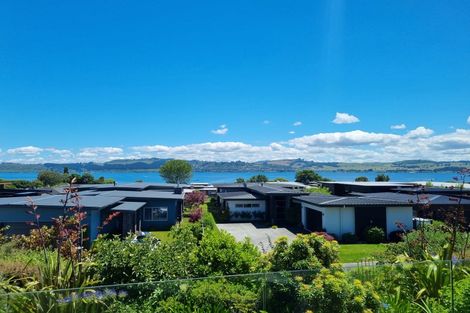 Photo of property in 21 Pukenamu Road, Rainbow Point, Taupo, 3330