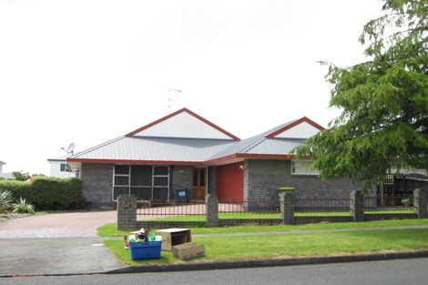 Photo of property in 32 Wellington Street, Pukekohe, 2120
