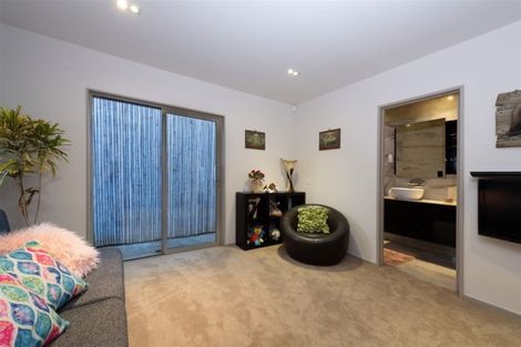 Photo of property in 1/909 Beach Road, Waiake, Auckland, 0630