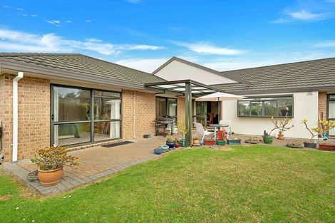 Photo of property in 32 Connemara Court, West Harbour, Auckland, 0618