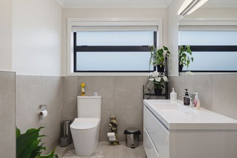 Photo of property in 37 Daniel Place, Kelvin Grove, Palmerston North, 4414