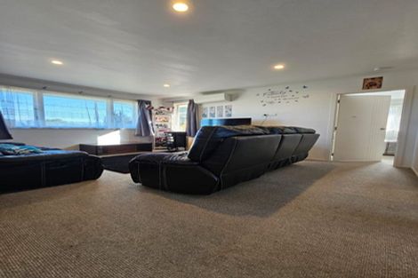 Photo of property in 27 Hill Crescent, Papakura, 2110