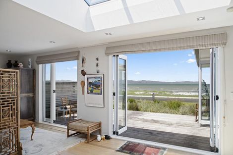 Photo of property in 867 East Coast Road, Kaiaua, Miranda, 2473