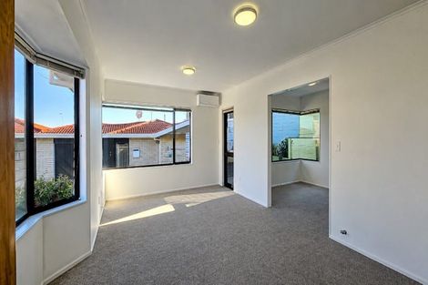 Photo of property in 4/476 Devon Street East, Strandon, New Plymouth, 4312