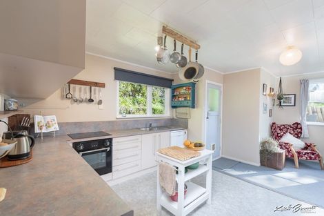 Photo of property in 36 Wyndham Road, Pinehaven, Upper Hutt, 5019
