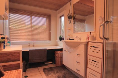 Photo of property in 82 Avonhead Road, Avonhead, Christchurch, 8042