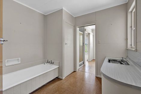 Photo of property in 1904 South Road, Kaupokonui, 4678