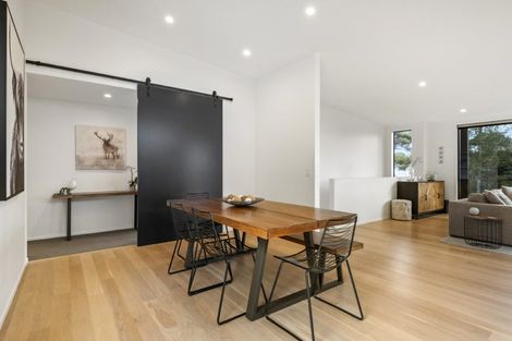 Photo of property in 17 Chatham Avenue, Paremoremo, Auckland, 0632