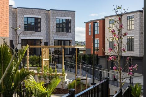 Photo of property in 15 Fencible Drive, Howick, Auckland, 2014