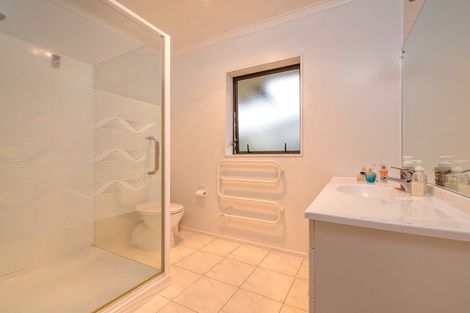 Photo of property in 16 Waimarino Road, Weymouth, Auckland, 2103