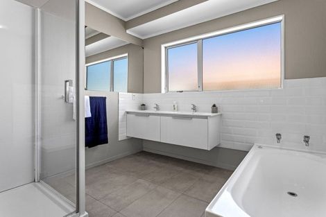 Photo of property in 5 Edgewater Grove, Whakatane, 3120