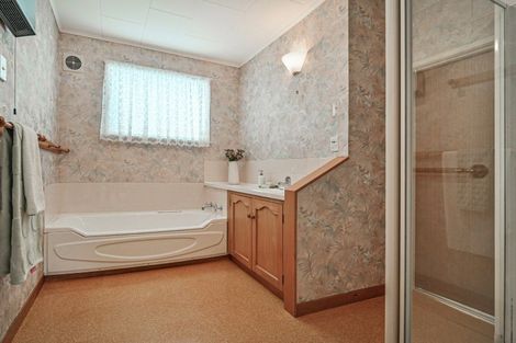 Photo of property in 2 Rakau Street, Havelock North, 4130