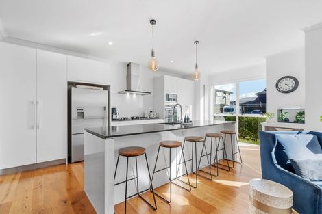 Photo of property in 9 Symes Drive, Red Beach, 0932