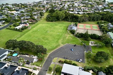 Photo of property in 6a Jern Place, Eastern Beach, Auckland, 2012