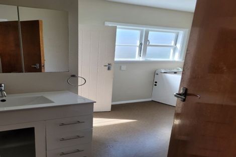 Photo of property in 2 Carleton Terrace, Tawa, Wellington, 5028