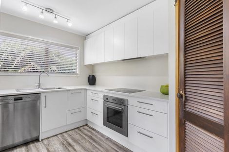 Photo of property in 5 Higham Ferrers Place, Red Beach, 0932