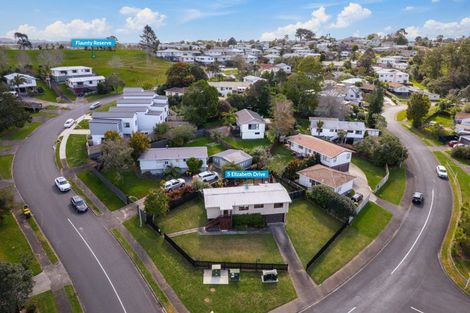 Photo of property in 5 Elizabeth Drive, West Harbour, Auckland, 0618